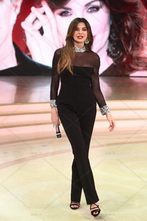 Alba Parietti feet photo thumbnail