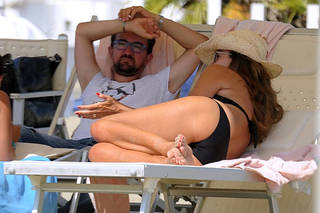 Alba Parietti feet photo thumbnail