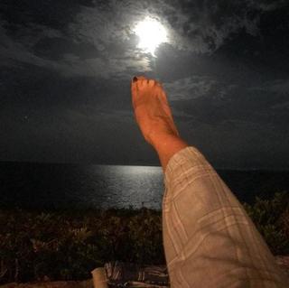 Alba Parietti feet photo thumbnail