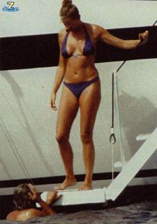 Alba Parietti feet photo thumbnail