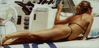 Alba Parietti feet photo thumbnail