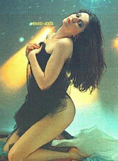 Alba Parietti feet photo thumbnail