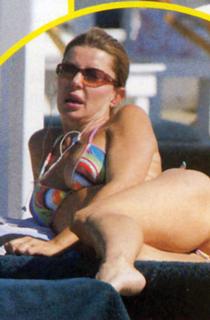 Alba Parietti feet photo thumbnail