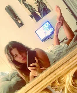 Alba Parietti feet photo thumbnail