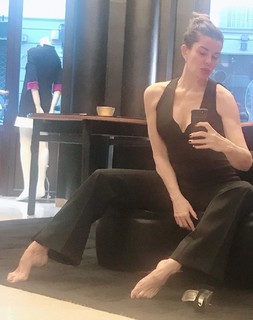 Alba Parietti feet photo thumbnail