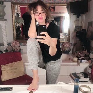 Alba Parietti feet photo thumbnail