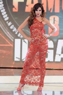 Alba Parietti feet photo thumbnail