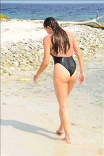 Alba Parietti feet photo thumbnail