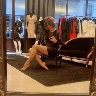 Alba Parietti feet photo thumbnail