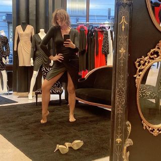 Alba Parietti feet photo thumbnail