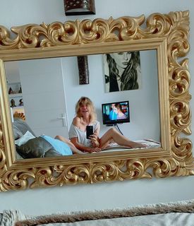 Alba Parietti feet photo thumbnail