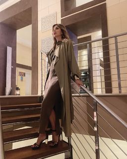 Alba Parietti feet photo thumbnail