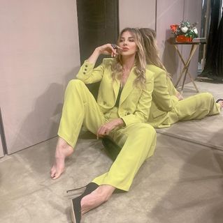 Alba Parietti feet photo thumbnail