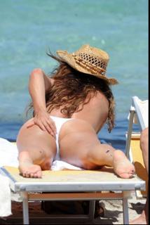 Alba Parietti feet photo thumbnail