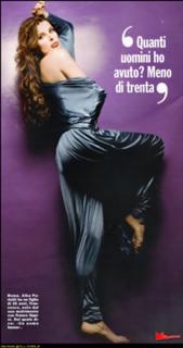 Alba Parietti feet photo thumbnail