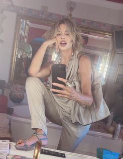 Alba Parietti feet photo thumbnail