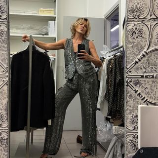 Alba Parietti feet photo thumbnail