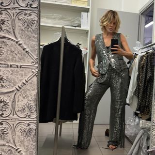 Alba Parietti feet photo thumbnail