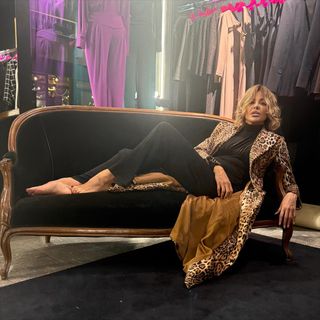 Alba Parietti feet photo thumbnail