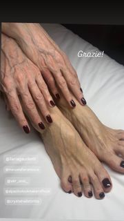 Alba Parietti feet photo 1