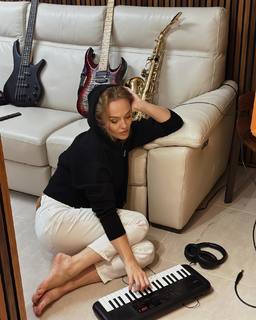 Albina Dzhanabaeva feet photo 10