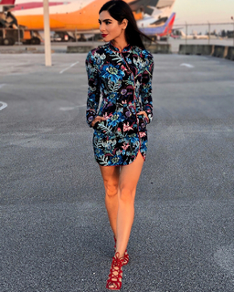 Alejandra Espinoza feet photo 2