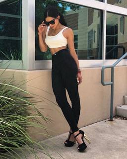 Alejandra Espinoza feet photo 9