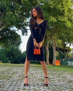 Alejandra Espinoza feet photo 3