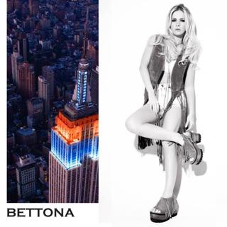 Alejandra Maglietti feet photo thumbnail