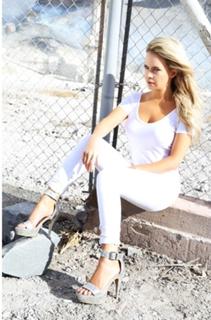 Alejandra Maglietti feet photo thumbnail