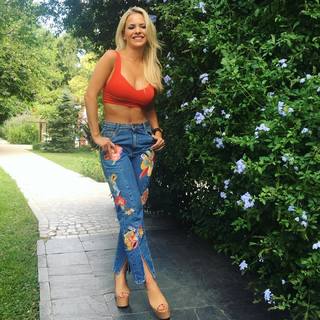 Alejandra Maglietti feet photo thumbnail