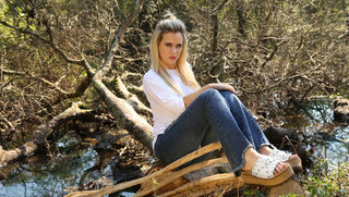 Alejandra Maglietti feet photo thumbnail