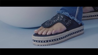 Alejandra Maglietti feet photo thumbnail