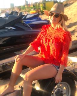 Alejandra Maglietti feet photo thumbnail