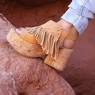 Alejandra Maglietti feet photo thumbnail