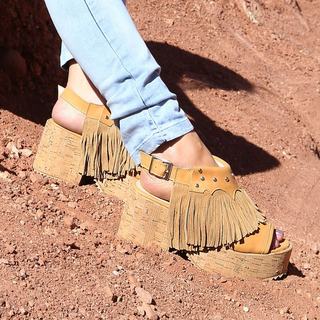 Alejandra Maglietti feet photo thumbnail