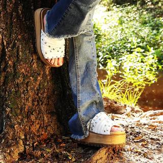 Alejandra Maglietti feet photo thumbnail