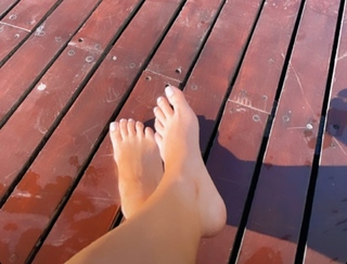 Alejandra Maglietti feet photo thumbnail