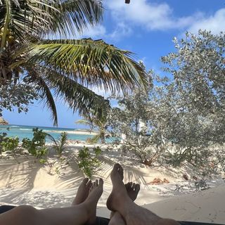 Alejandra Maglietti feet photo thumbnail