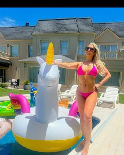 Alejandra Maglietti feet photo thumbnail