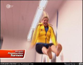 Aleksandra Bechtel feet photo 4