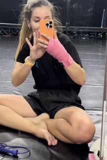 Aleksandra Kot feet photo 9