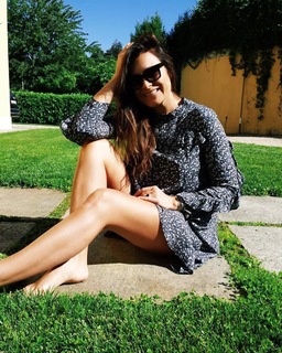 Alena Seredova feet photo thumbnail