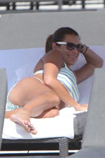 Alena Seredova feet photo thumbnail