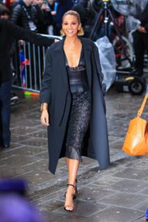 Alesha Dixon feet photo thumbnail