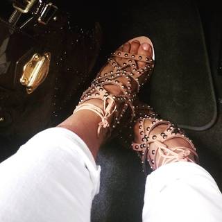 Alesha Dixon feet photo thumbnail