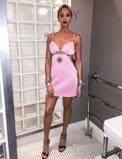 Alesha Dixon feet photo thumbnail