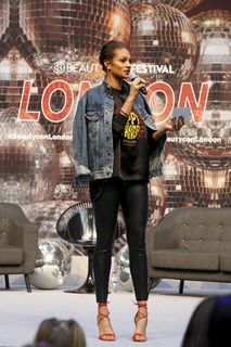 Alesha Dixon feet photo thumbnail
