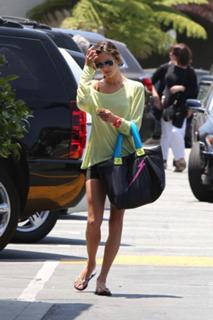 Alessandra Ambrosio feet photo thumbnail