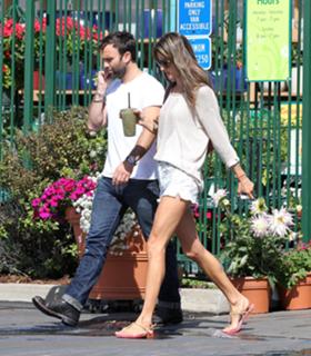 Alessandra Ambrosio feet photo thumbnail